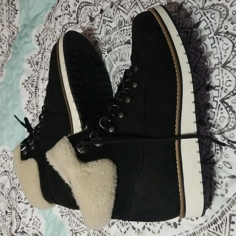 Women's sz 9 boots NEW